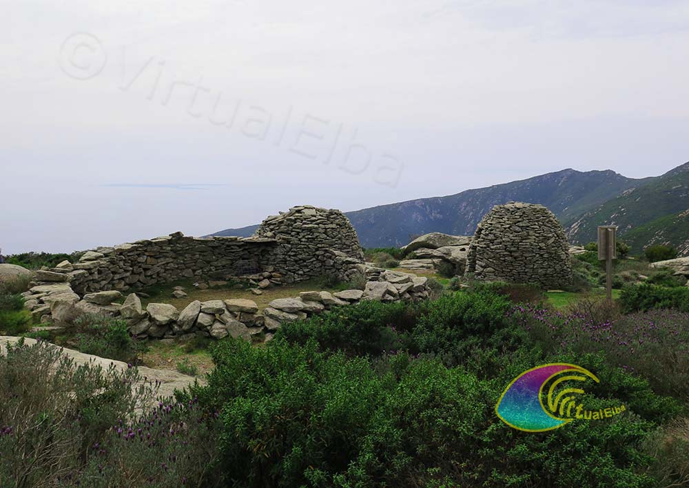 Caprile van de Macinelle en het eiland Pianosa op de achtergrond