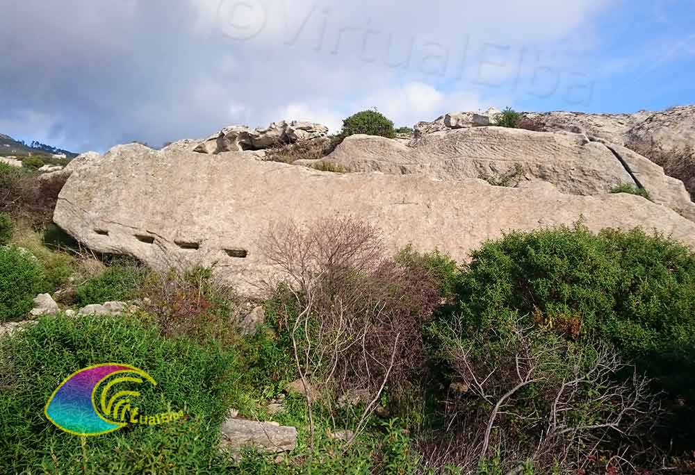 De oude granietwinningsgroeven van Elba boven Cavoli - Wandelroute langs de granietroutes