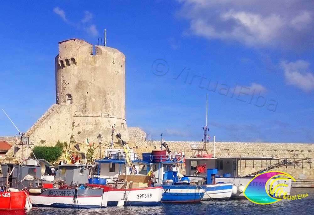 De toren van Marciana Marina, ook wel Torre del Porto of Torre degli Appiani genoemd