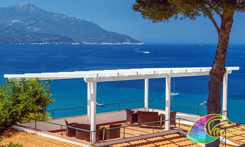 Panoramisch terras van het Paradiso hotel