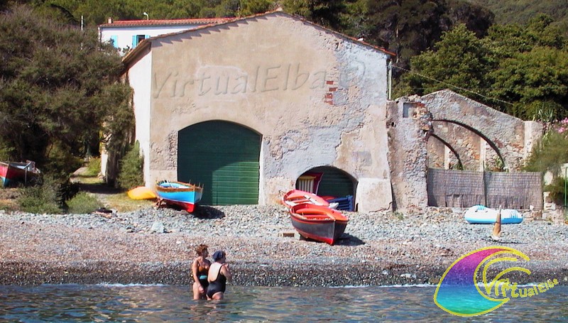 Spiaggia del Bagno ex tonnara di Procchio