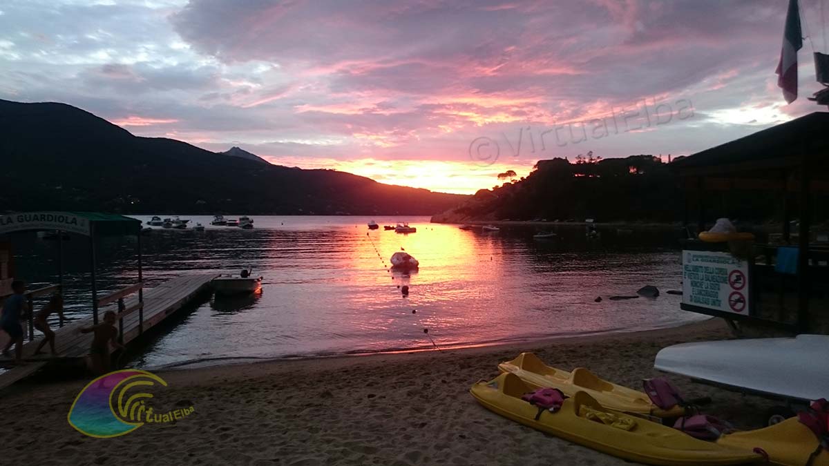 Sunset Guardiola Beach en de Nautische Club