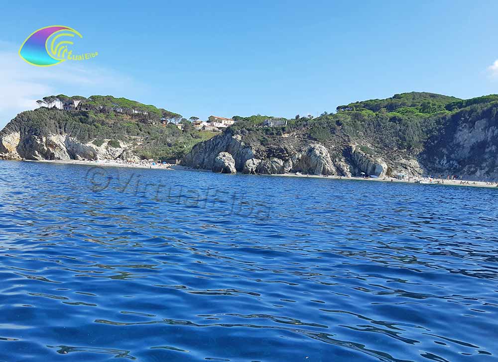 Strand van La Sorgente en Sansone