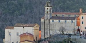 De kerk van Santi Sebastiano e Fabiano (Marciana)