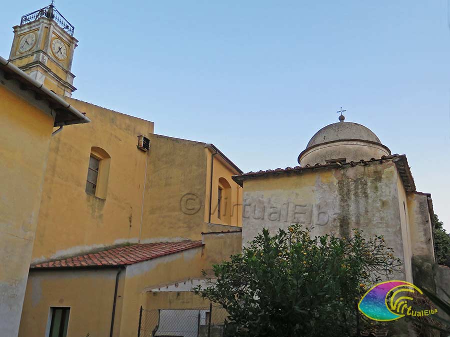 De twee kerken Sacro Cuore di Maria en Madonna del Carmine gezien vanaf de Via dei Martiri