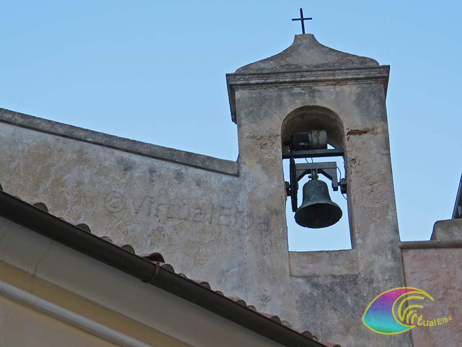 Klokkentoren van de Kerk van het Heilig Hart van Maria (Porto Azzurro)