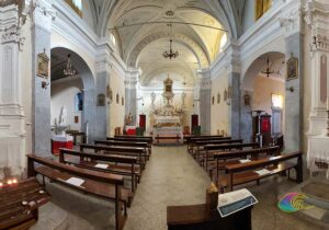 Kerk van San Niccolò Het Griekse kruisgebouw is soms overdekt