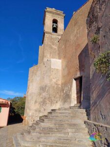 Entreetrap naar de kerk van San Niccolò Poggio