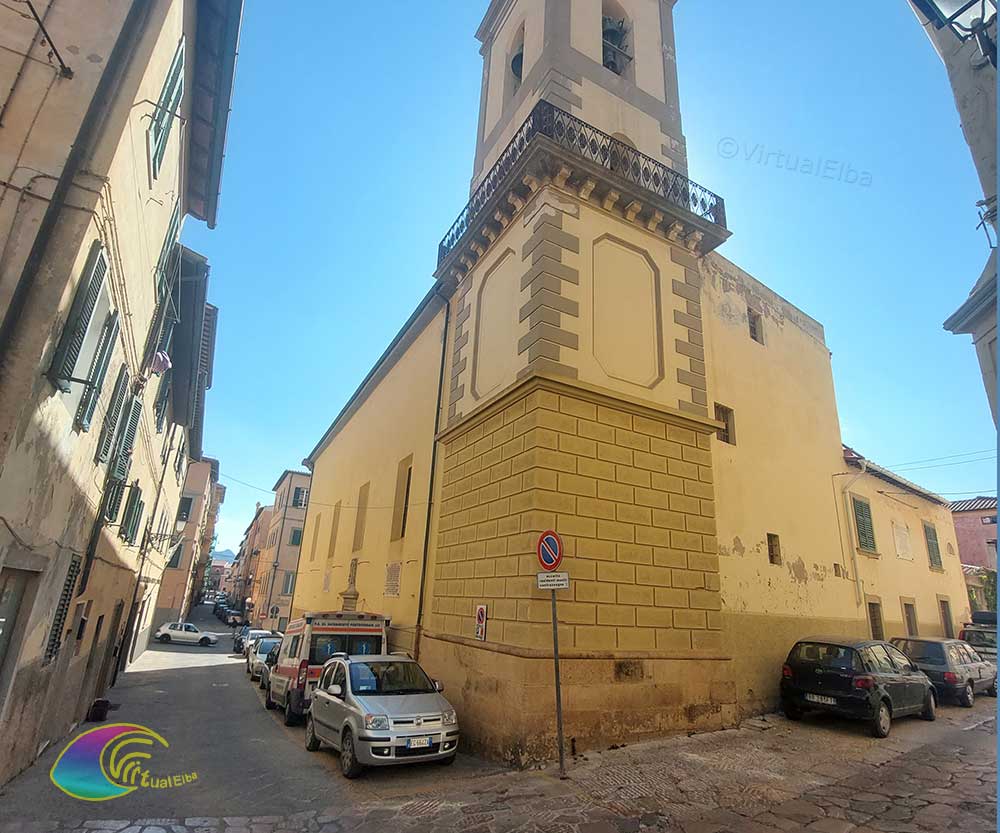Klokkentoren van de Santissimo Sacramento-kerk in Portoferraio