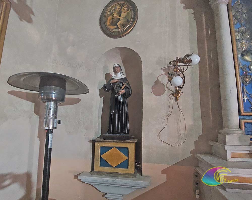 Standbeeld in de kerk