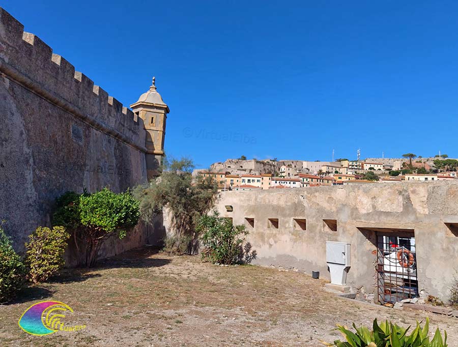 Binnen de muren van Linguella Portoferraio