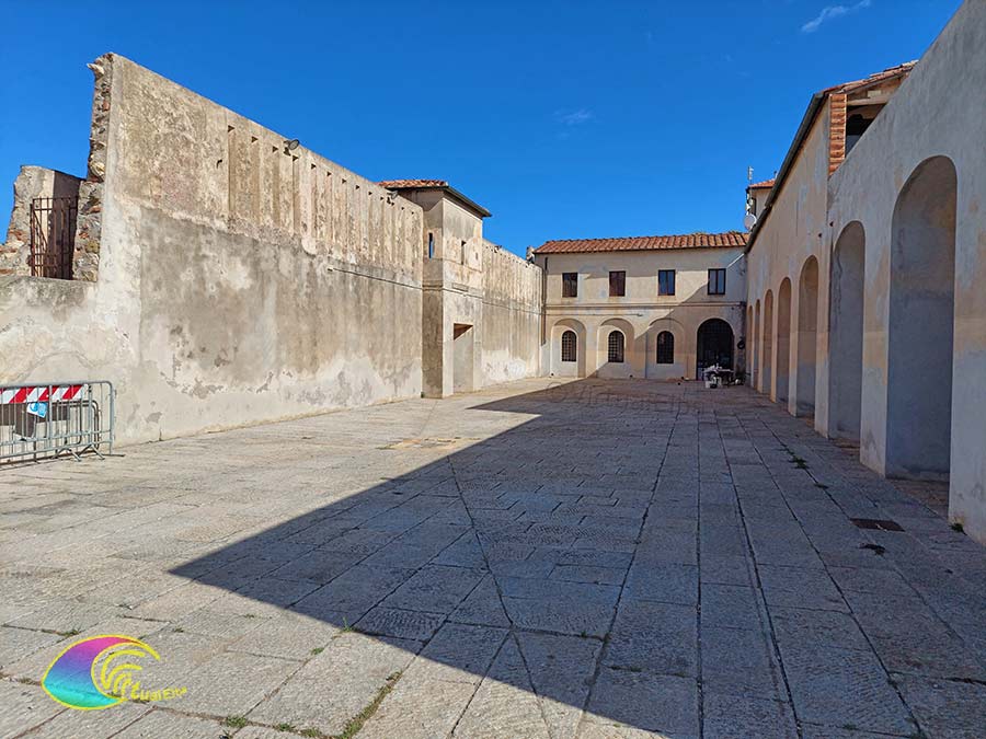 Vierkant binnen de Linguella Portoferraio