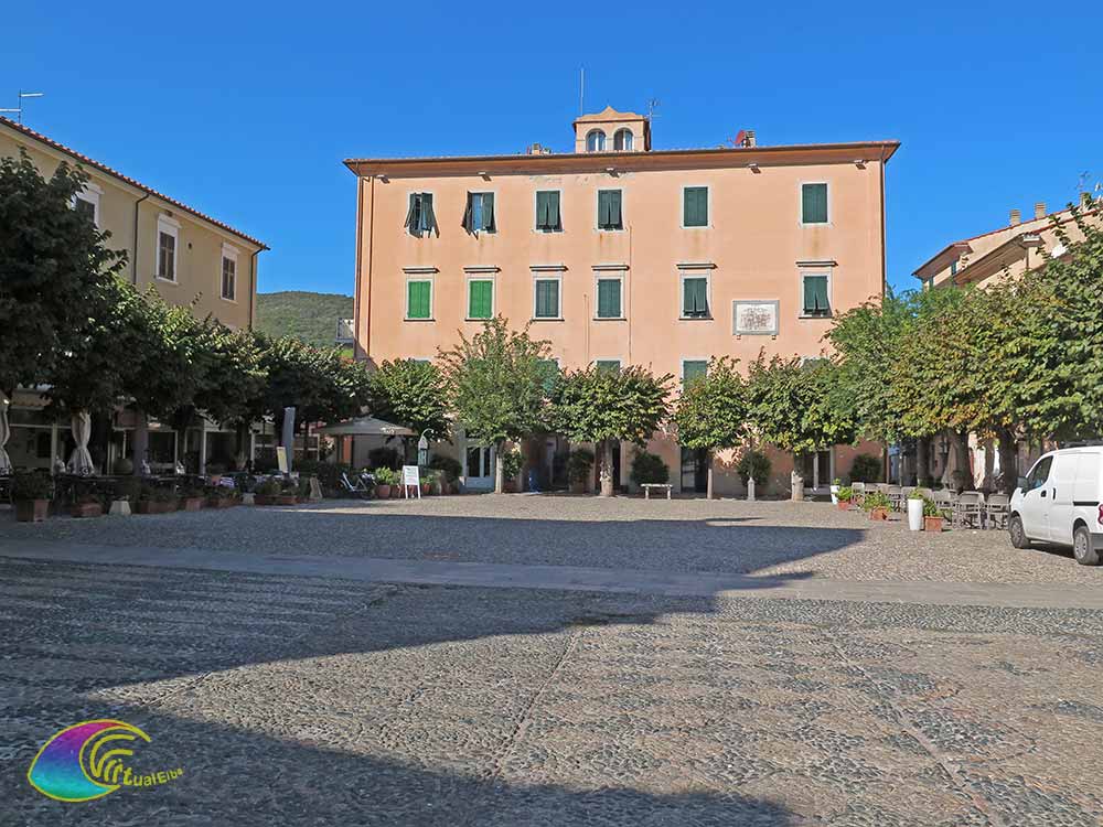 Plein Vittorio Emanuele (ook bekend als Plein van Chiesa)