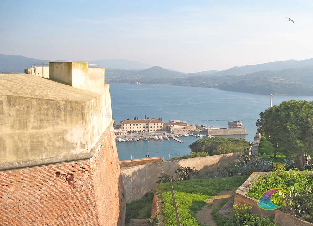 Portoferraio-dok gezien vanaf Forte Falcone