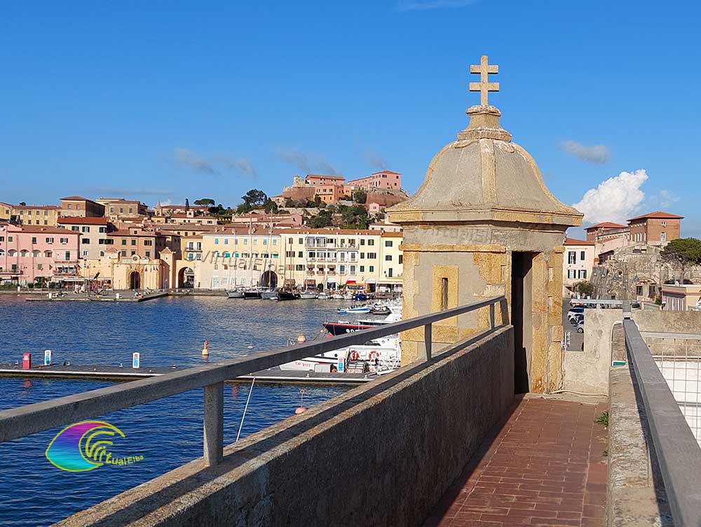 Geschiedenis van Elba Porta a Mare en Forte Stella gezien vanaf de Linguella Portoferraio