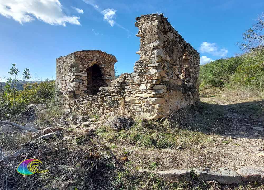 Kerk van SS. Trinità aan de oude weg die naar Sant'Ilario leidt, genaamd della Scorcia