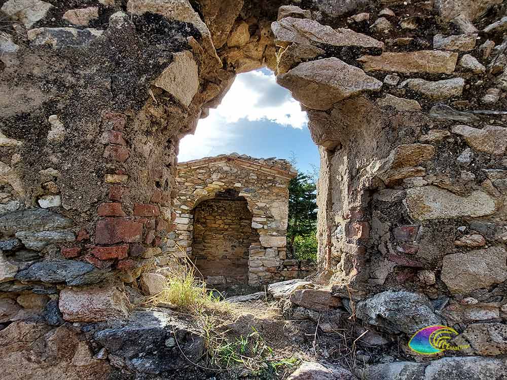 Kerk van SS. Trinità aan de oude weg die naar Sant'Ilario leidt, genaamd della Scorcia