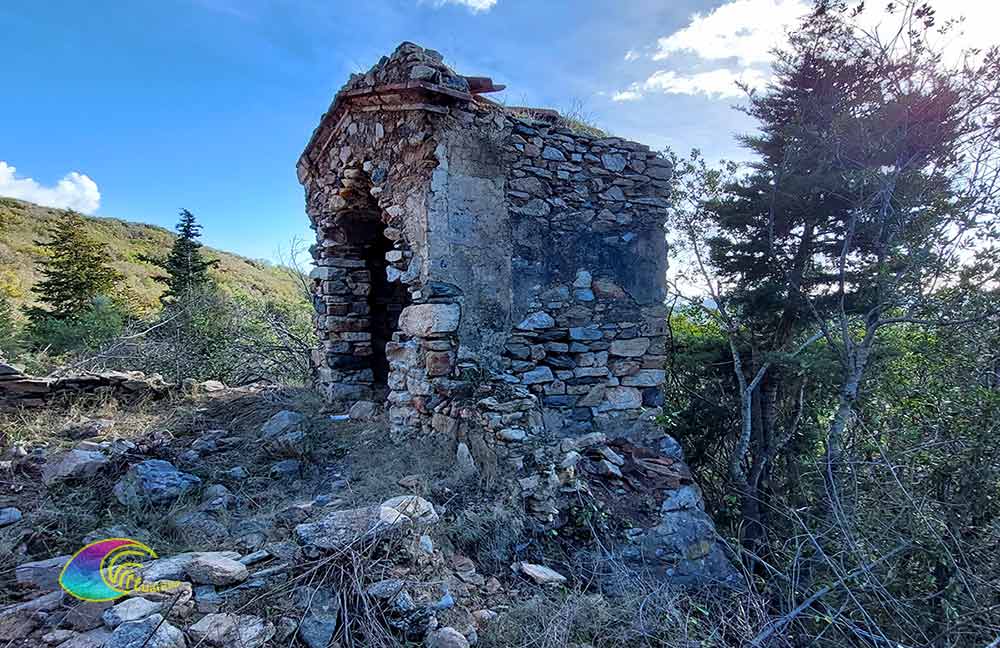 Kerk van SS. Trinità aan de oude weg die naar Sant'Ilario leidt, genaamd della Scorcia