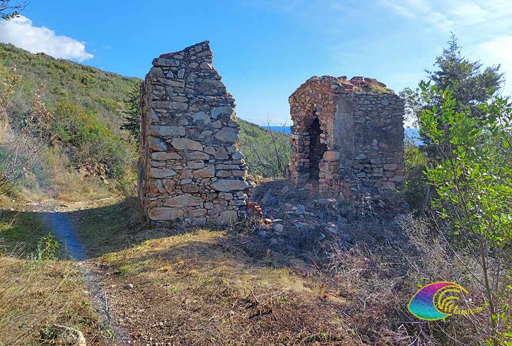 Kerk van SS. Trinità aan de oude weg die naar Sant'Ilario leidt, genaamd della Scorcia