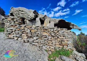 Marco's hut - Caprile, eiland Elba - Wandelroute langs de granieten straten